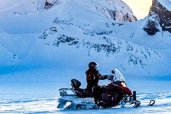 562 - Grotte de glace et Cercle d’or