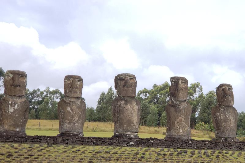 half-day-ahu-akivi-the-seven-moais-in-easter-islan-2