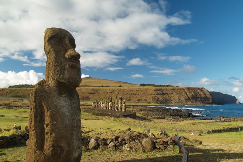 sunrise-at-tongariki-on-easter-island-4