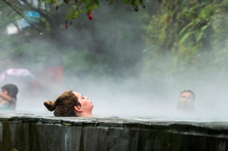 geometric-hot-springs-relax-in-the-forest-from-puc-3