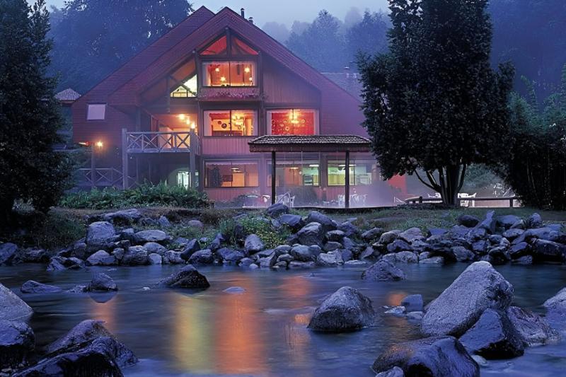 huife-hot-springs-from-pucon-an-oasis-between-volc-2