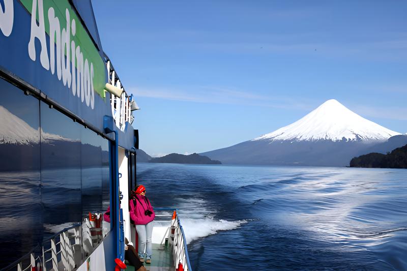 sail-to-peulla-through-todos-los-santos-lake-1