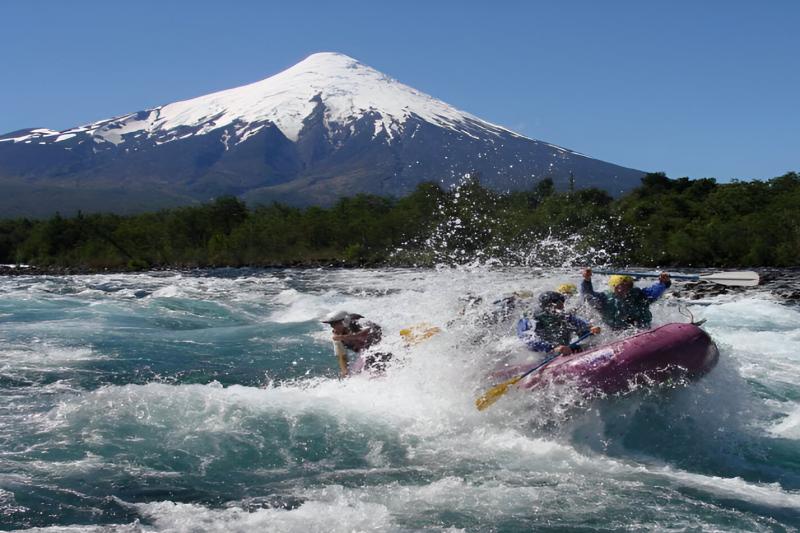 rafting-on-the-petrohue-river-rapids-4