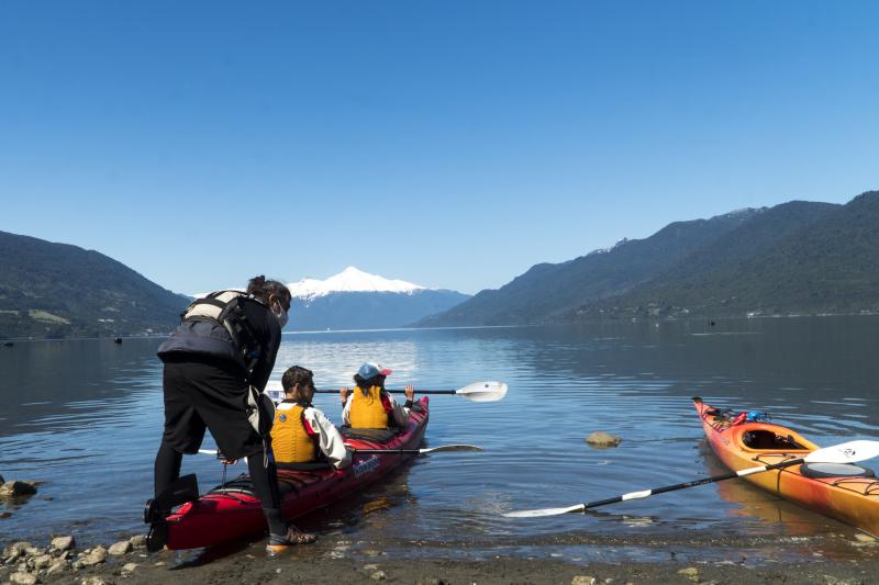 scenic-kayak-row-between-volcanoes-half-day-4