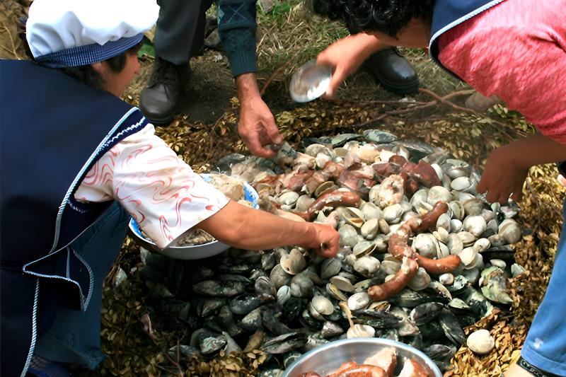 curanto-al-hoyo-tradition-flavor-from-castro-1