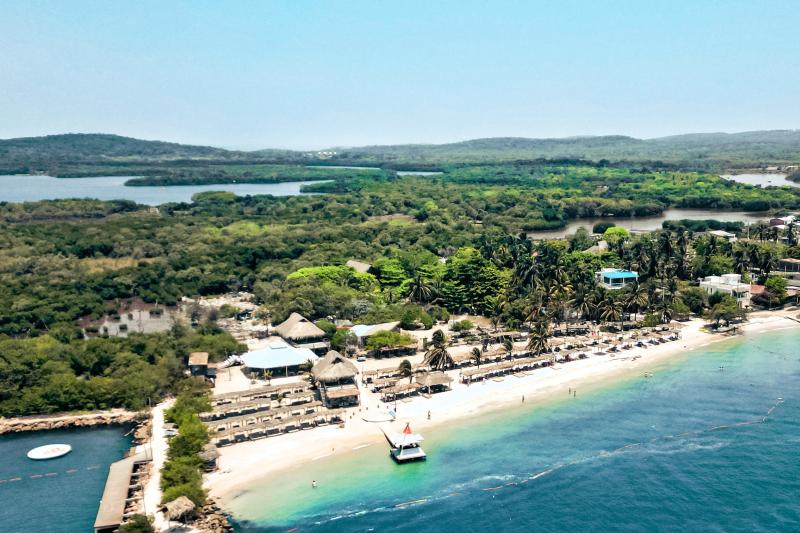fenix-beach-full-day-in-tierra-bomba-7