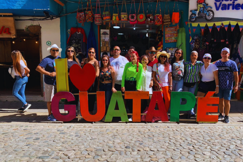 group-tour-to-guatape-and-el-penol-2