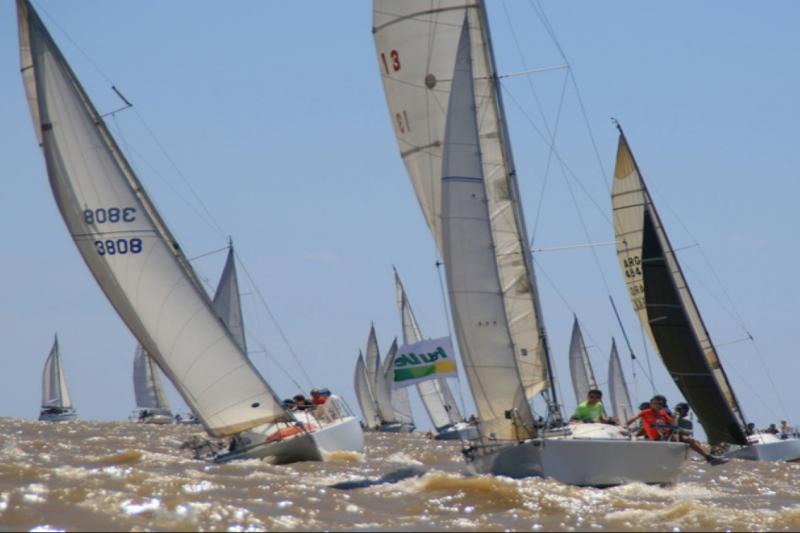 private-yacht-excursion-in-buenos-aires-6