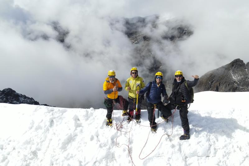 climbing-nevado-mateo-from-huaraz-1