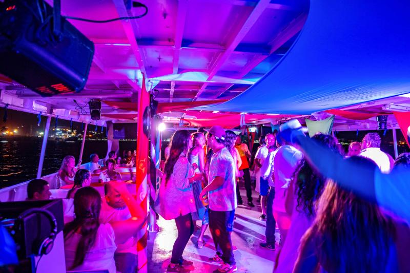 white-night-on-san-andres-catamaran-3