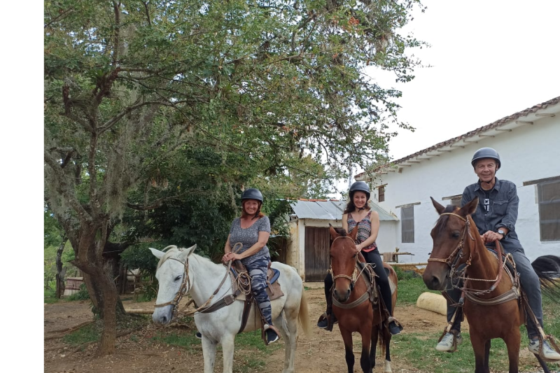 horseback-riding-in-barichara-6