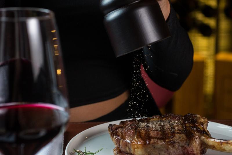 la-ventana-vip-dinner-show-with-wine-tasting-3