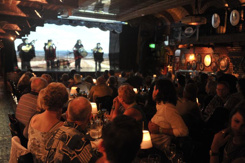 la-ventana-vip-dinner-show-with-wine-tasting-8