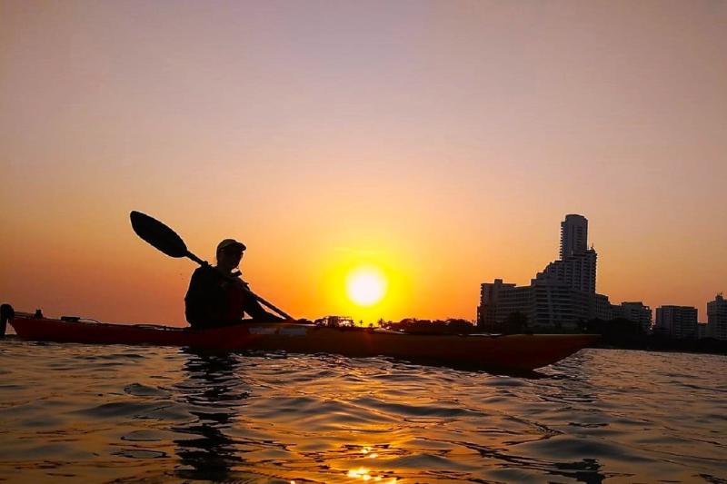 sunset-cartagena-in-kayak-3