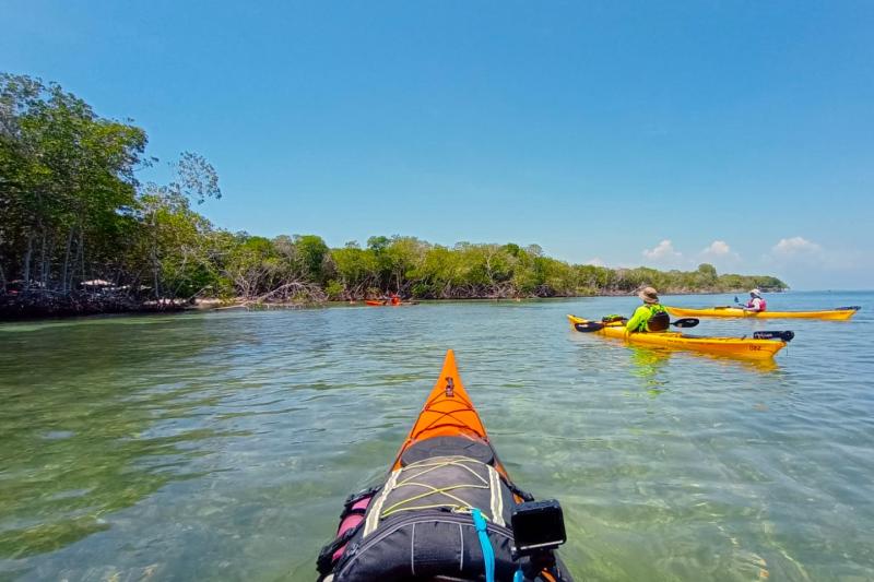 baru-island-in-kayak-3