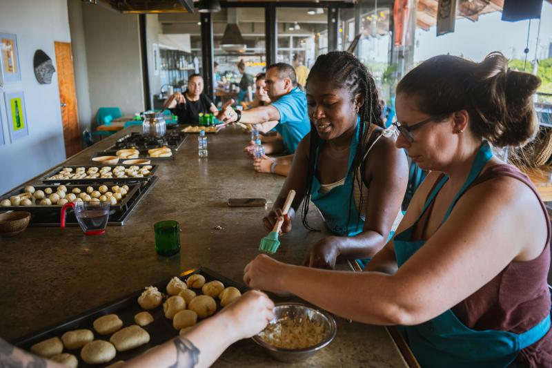 cartagena-colombian-baking-class-with-coffee-1