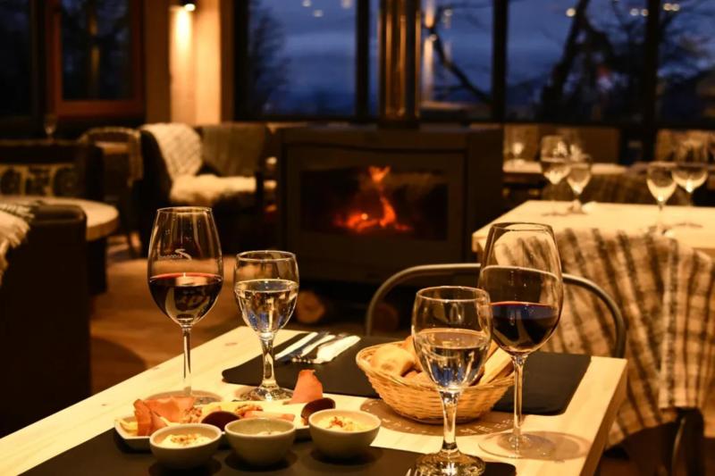 snowmobile-adventure-dinner-at-la-cueva-catedral-7