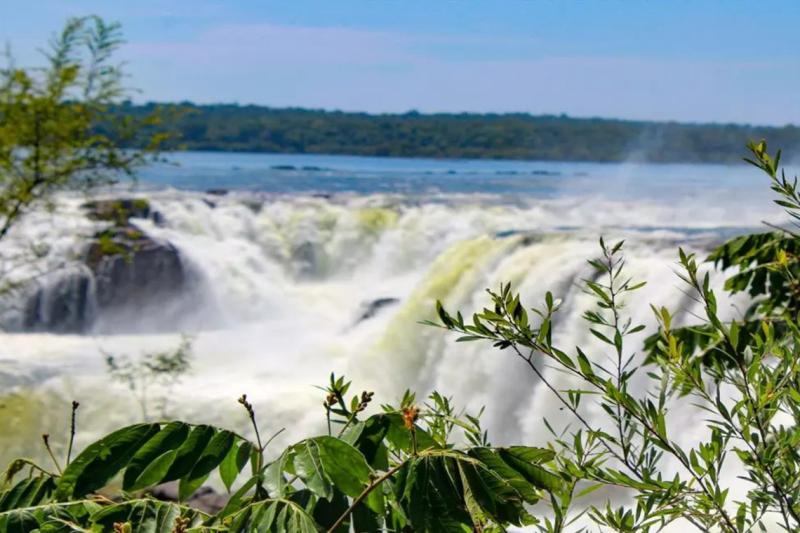 argentine-brazilian-iguazu-falls-with-transfers-8