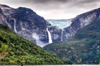 Queulat’s Hanging Glacier Route – Shared Tour from