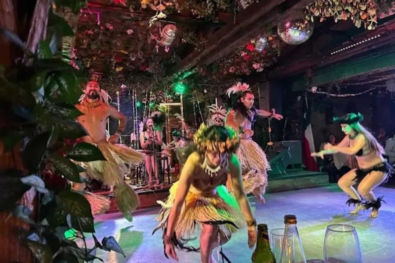 dinner-show-at-bali-hai-restaurant-3