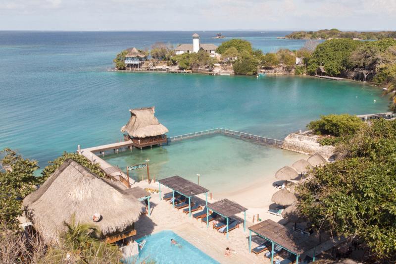 cartagena-rosario-islands-day-trip-to-isla-del-sol-with-lunch-and-open-bar-4