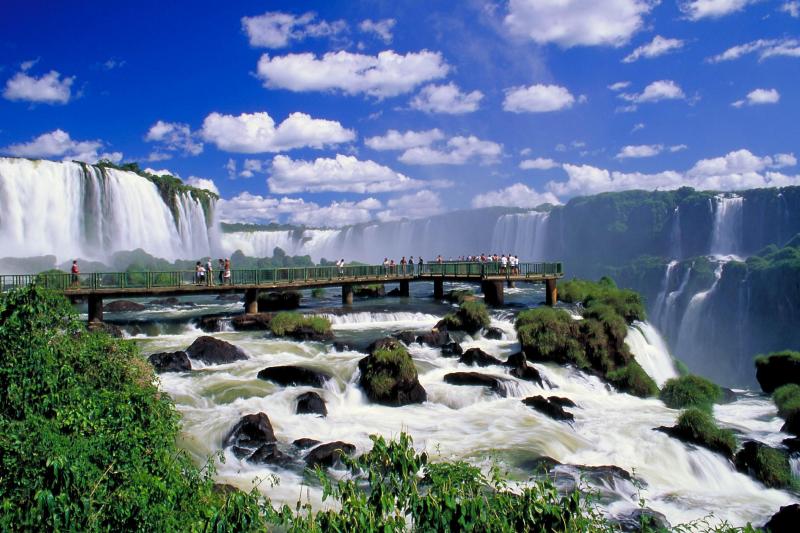 small-group-iguazu-falls-brazilian-side-2