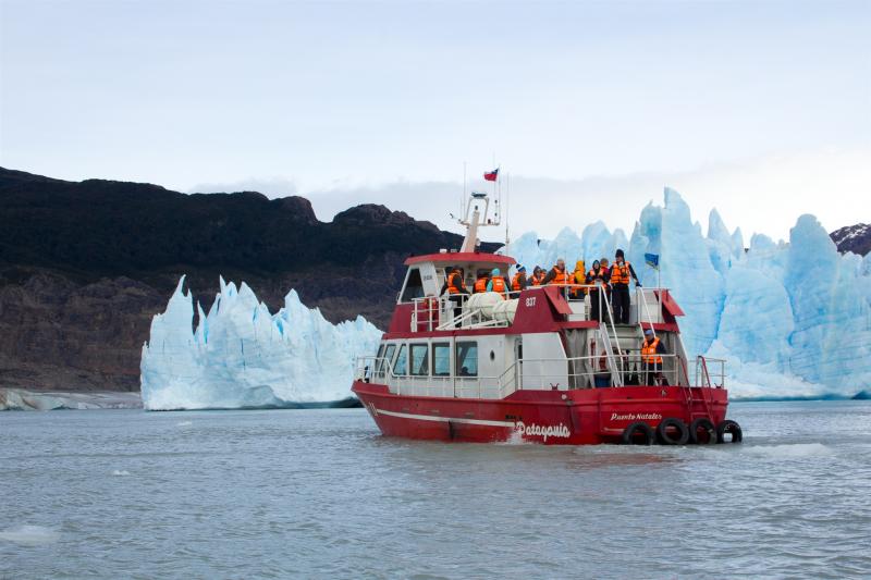 grey-glacier-navigation-in-torres-del-paine-2