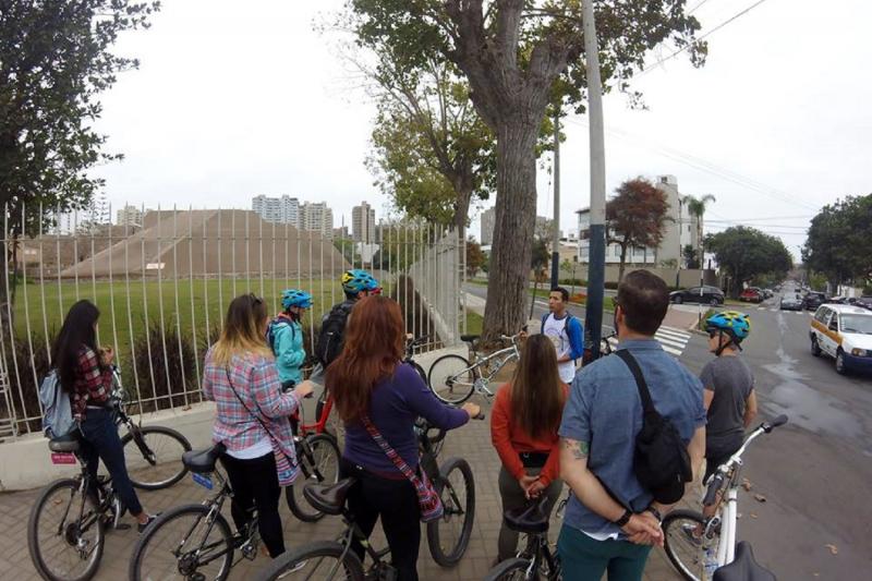 bike-tour-of-miraflores-barranco-and-morro-solar-2