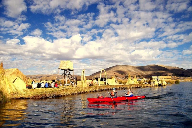 kayaking-at-lake-titicaca-2