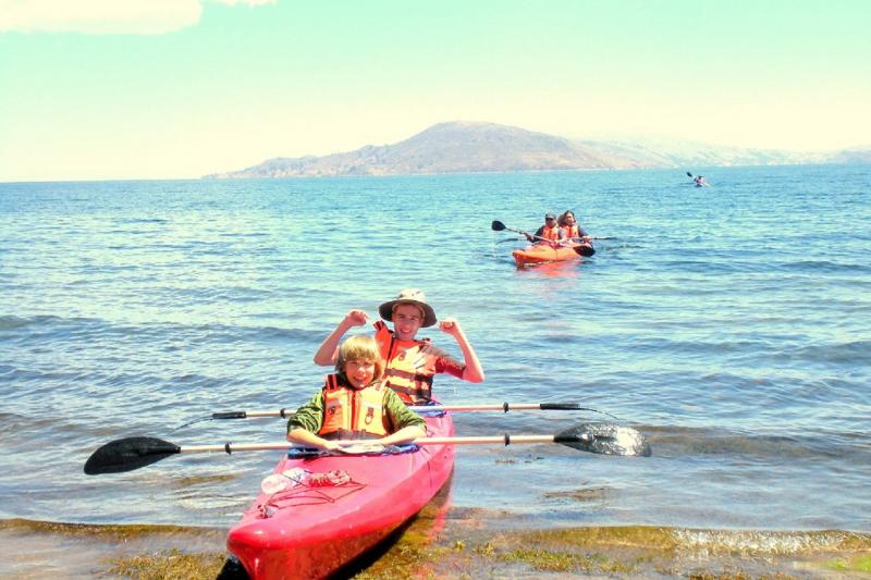 kayaking-at-lake-titicaca-6