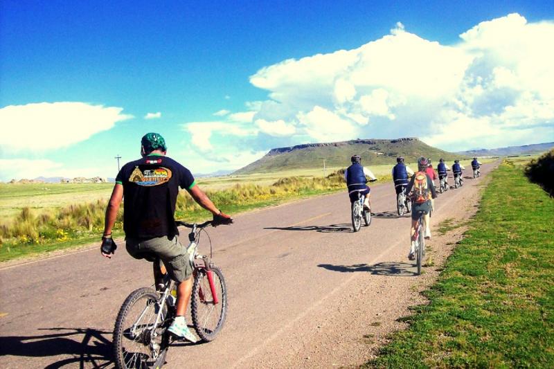 mountain-bike-around-lake-titicaca-3
