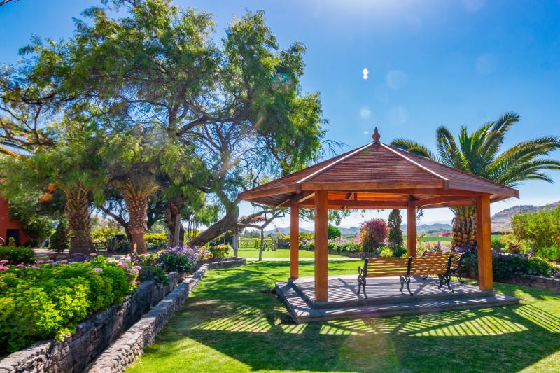 countryside-sabandia-mill-and-founders-mansion-10