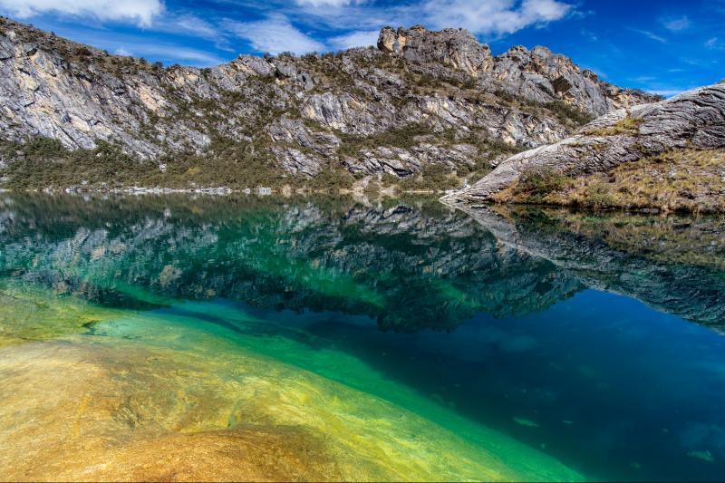 lake-churup-at-the-huascaran-national-park-4