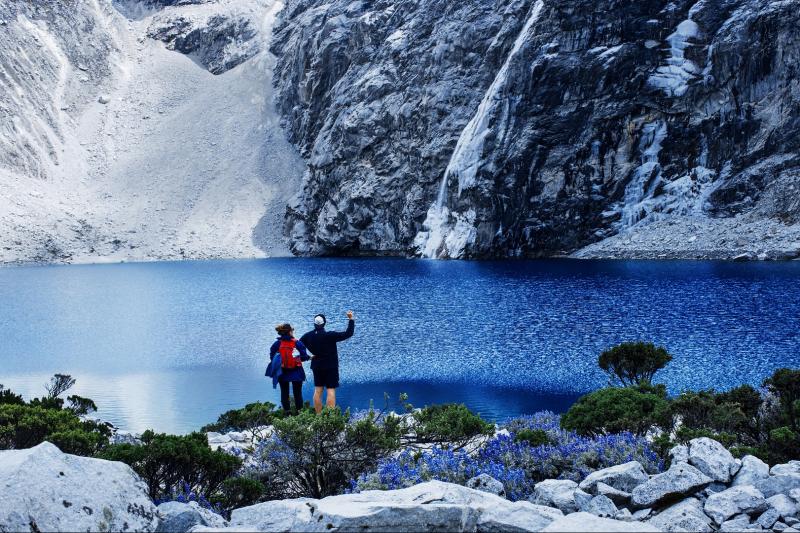 lake-69-trek-day-tour-white-mountain-range-1