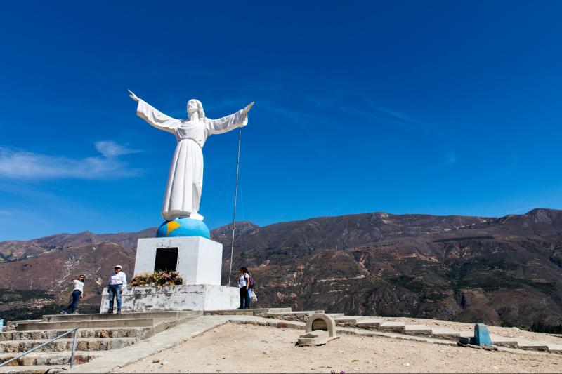lake-69-trek-day-tour-white-mountain-range-3