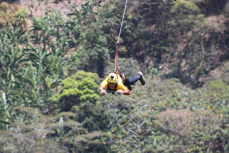 zipline-at-santa-teresa-machu-picchu-3