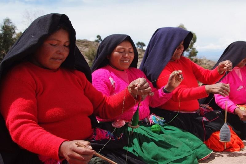 uros-floating-island-half-day-tour-lake-hotels-2