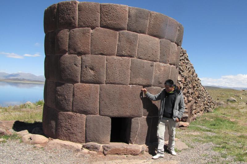 tour-to-sillustani-pre-inca-tombs-lake-hotels-4