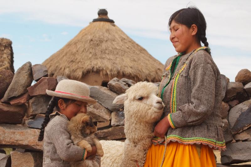 tour-to-sillustani-pre-inca-tombs-lake-hotels-7