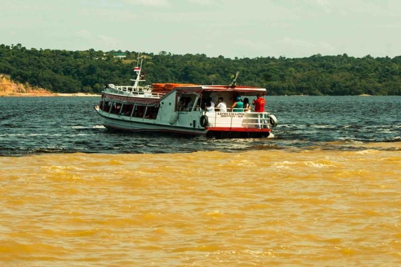 meeting-of-the-waters-and-pink-dolphin-tour-5