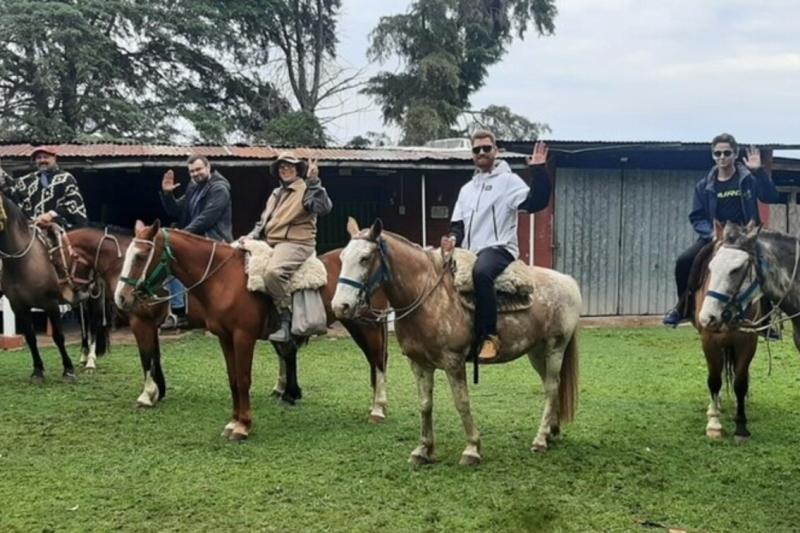countryside-horseback-riding-tour-3