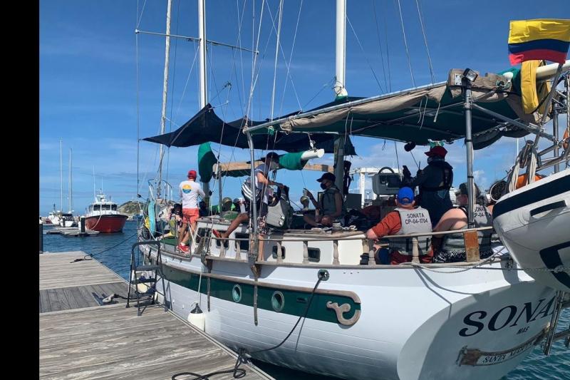sailing-day-in-the-caribbean-sea-3