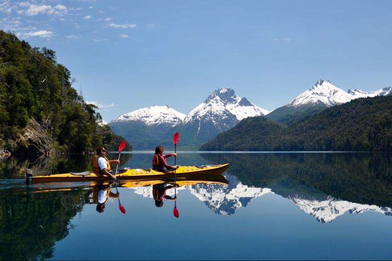 kayak-on-moreno-or-gutierrez-lakes-3