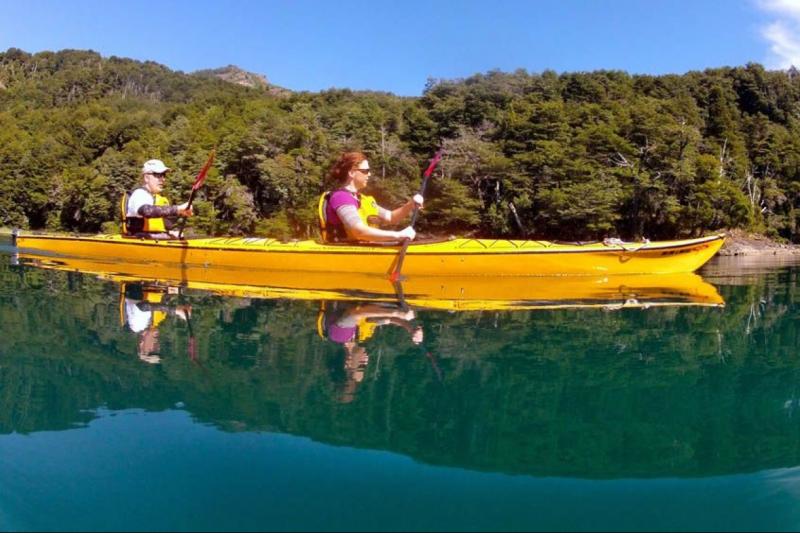 kayak-on-moreno-or-gutierrez-lakes-6