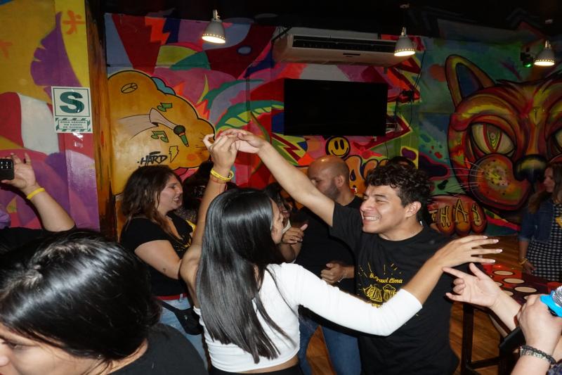bar-crawl-night-tour-in-miraflores-5