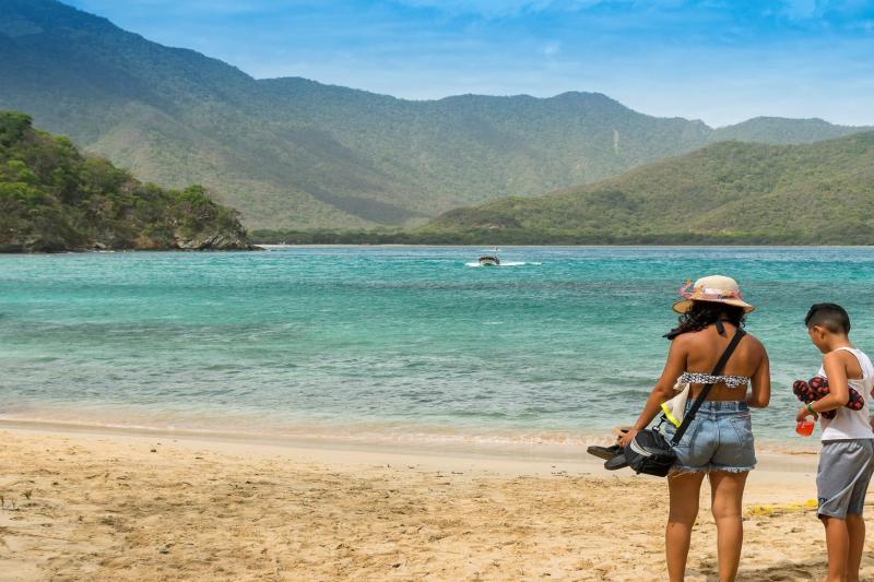 tayrona-park-group-tour-to-crystal-beach-foreigne-2