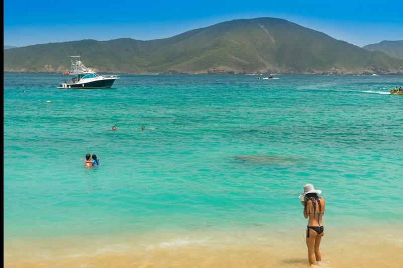 tayrona-park-group-tour-to-crystal-beach-foreigne-4