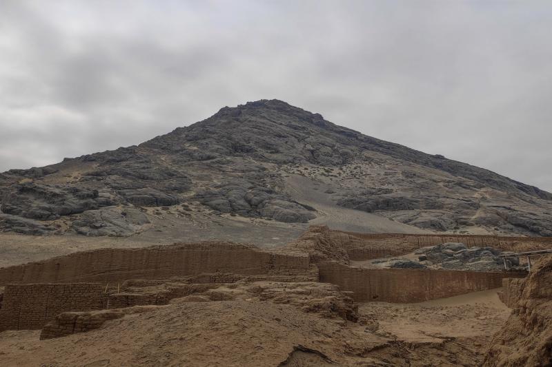 from-salaverry-port-temples-of-the-sun-and-moon-h-5