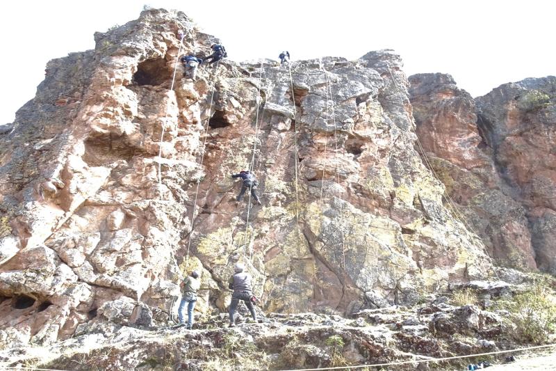 balcony-of-the-devil-rock-climbing-from-cusco-6