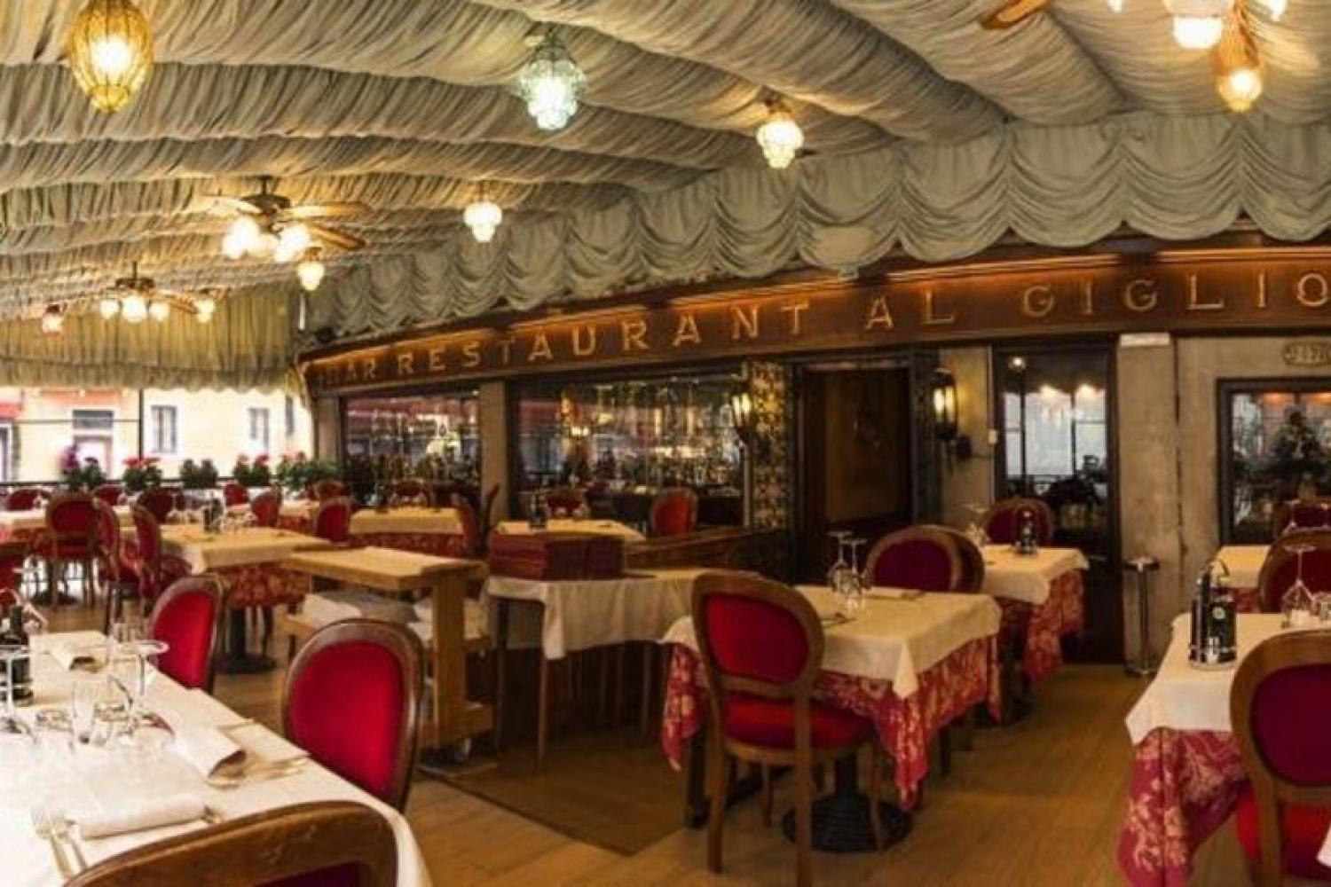 Venice Events :: Gondola Serenade and Dinner